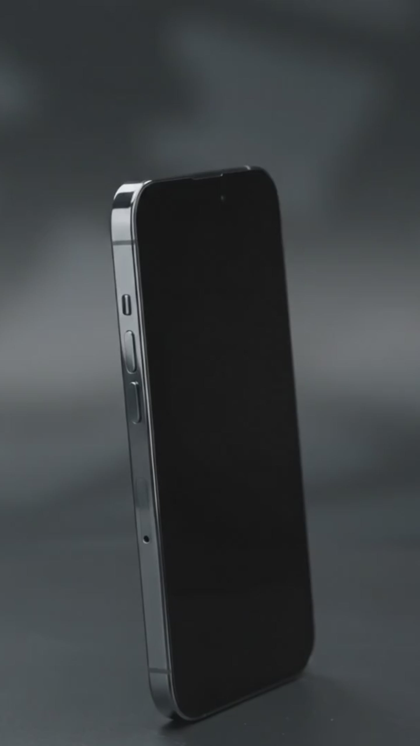 Charger la vidéo : Démonstration d’un écran anti-espion pour smartphone montrant la protection de la confidentialité : écran parfaitement visible de face et invisible depuis les angles latéraux.